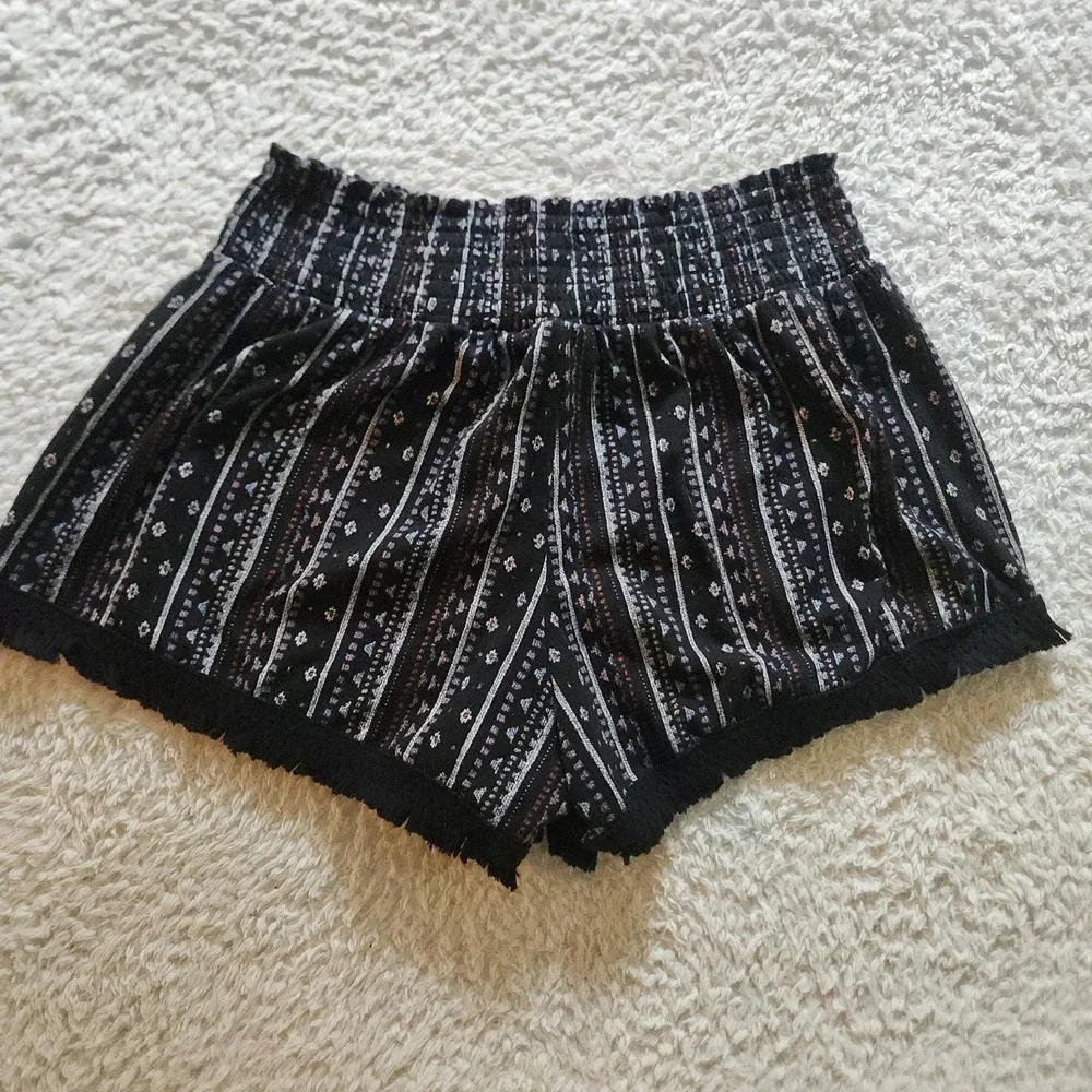 No Boundaries Women Black Boho Striped Fringed Smocked Waist Shorts Size M 7-9